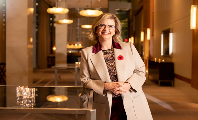 photo of award recipient Linda Plumpton at the Civil Dinner