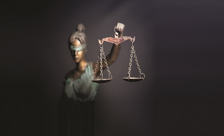 Statue of Lady Justice holding out scales